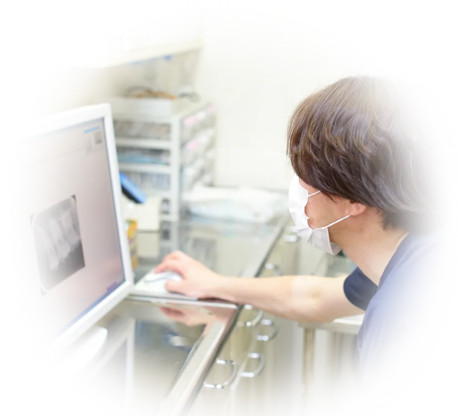 診療室で説明を行う様子